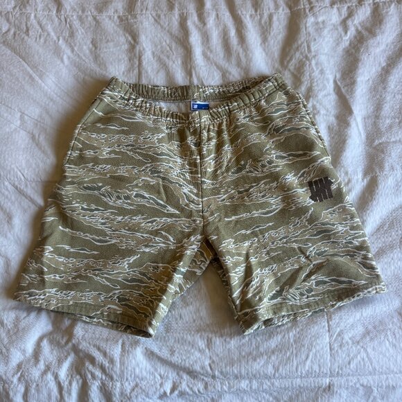UNDEFEATED Camo Shorts - Size M - Like New! - Picture 1 of 6
